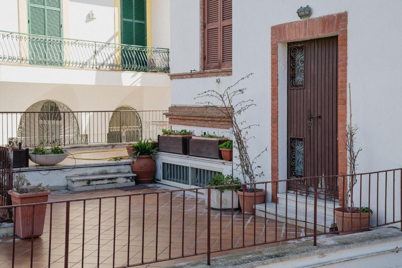 Be Your Home - Appartamento 4 Camere Sul Mare Scesa Al Mare Privata Santa Marinella Bagian luar foto