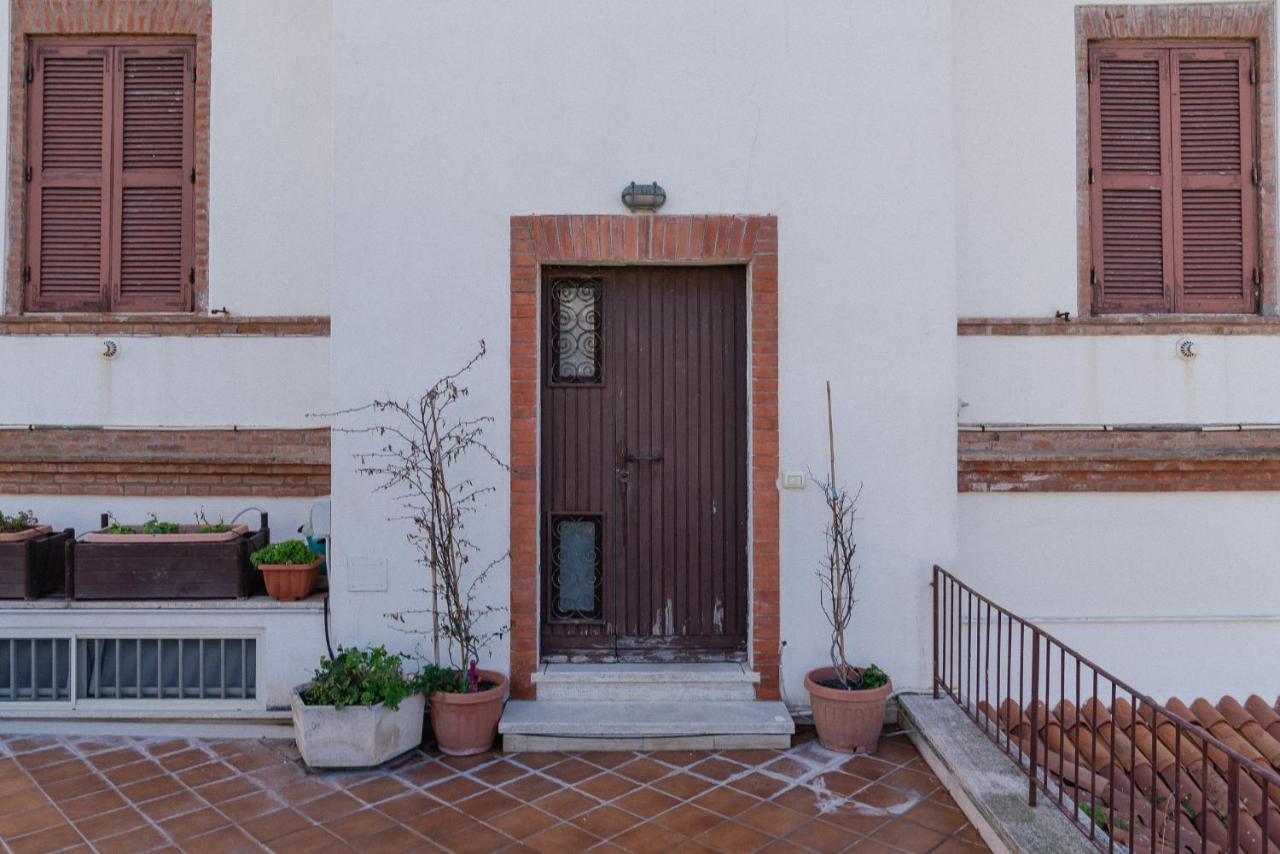 Be Your Home - Appartamento 4 Camere Sul Mare Scesa Al Mare Privata Santa Marinella Bagian luar foto