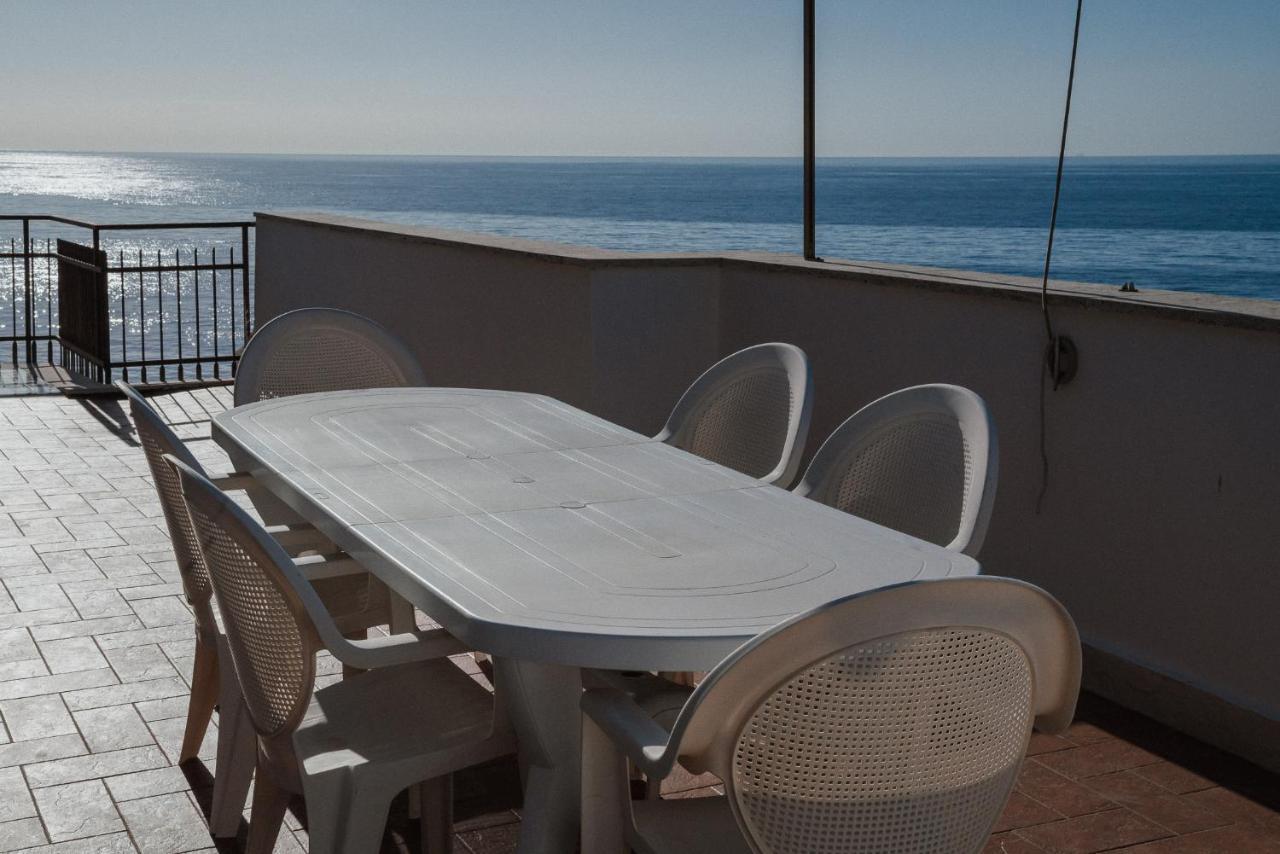 Be Your Home - Appartamento 4 Camere Sul Mare Scesa Al Mare Privata Santa Marinella Bagian luar foto